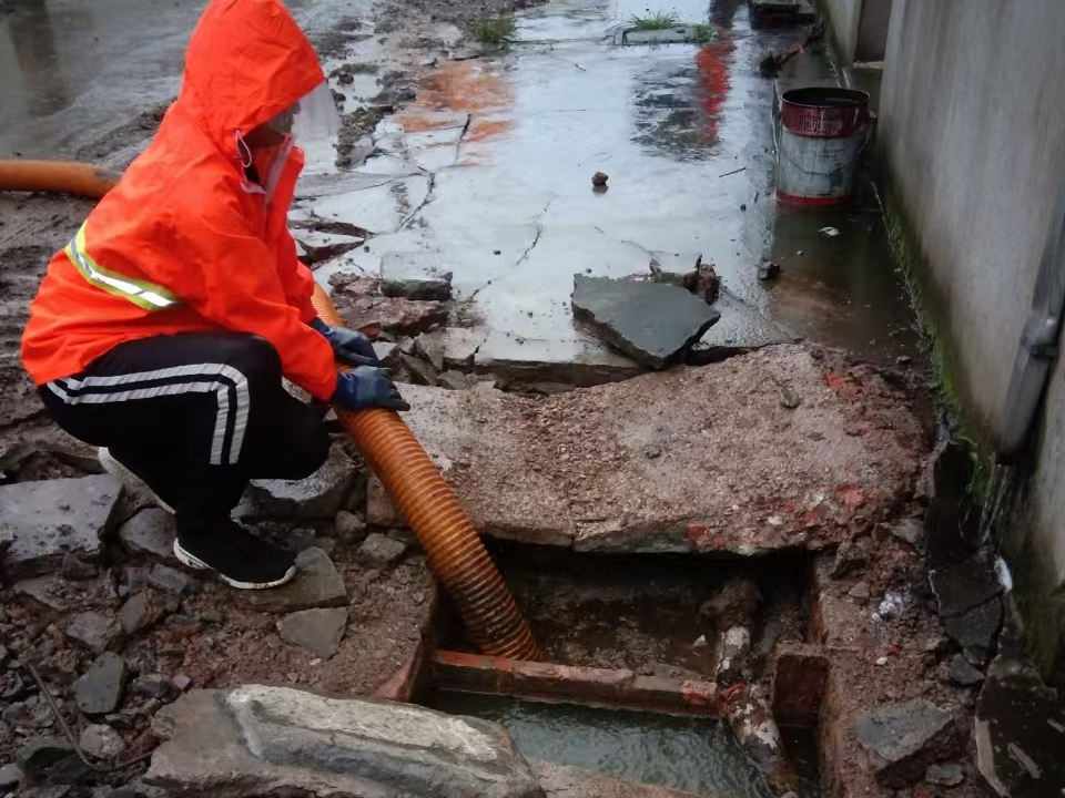 邵原镇专业清理污水池 炜誉市政以规范流程守护城市 “肠道”